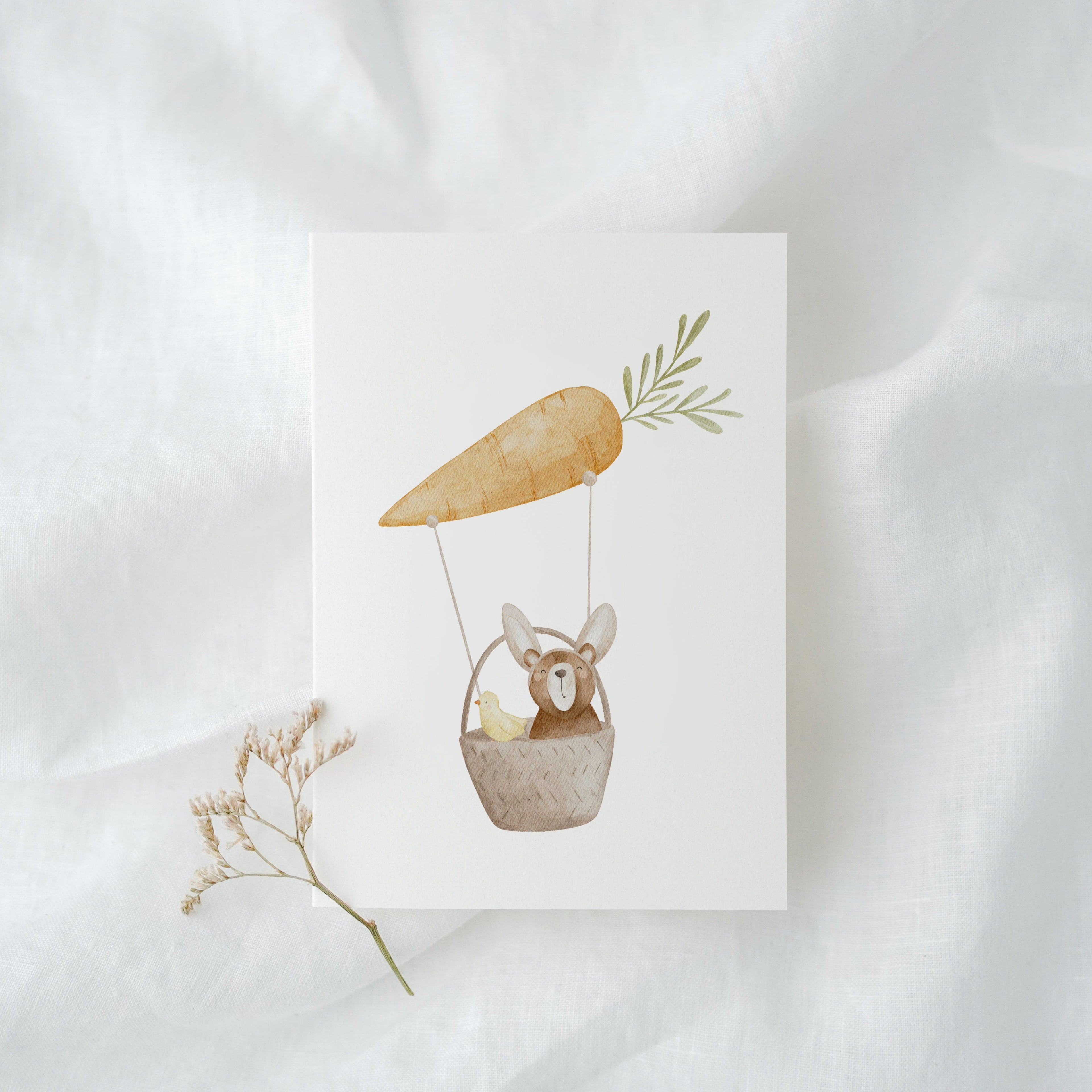 Osterkarte Bär und Küken im Karottenheißluftballon