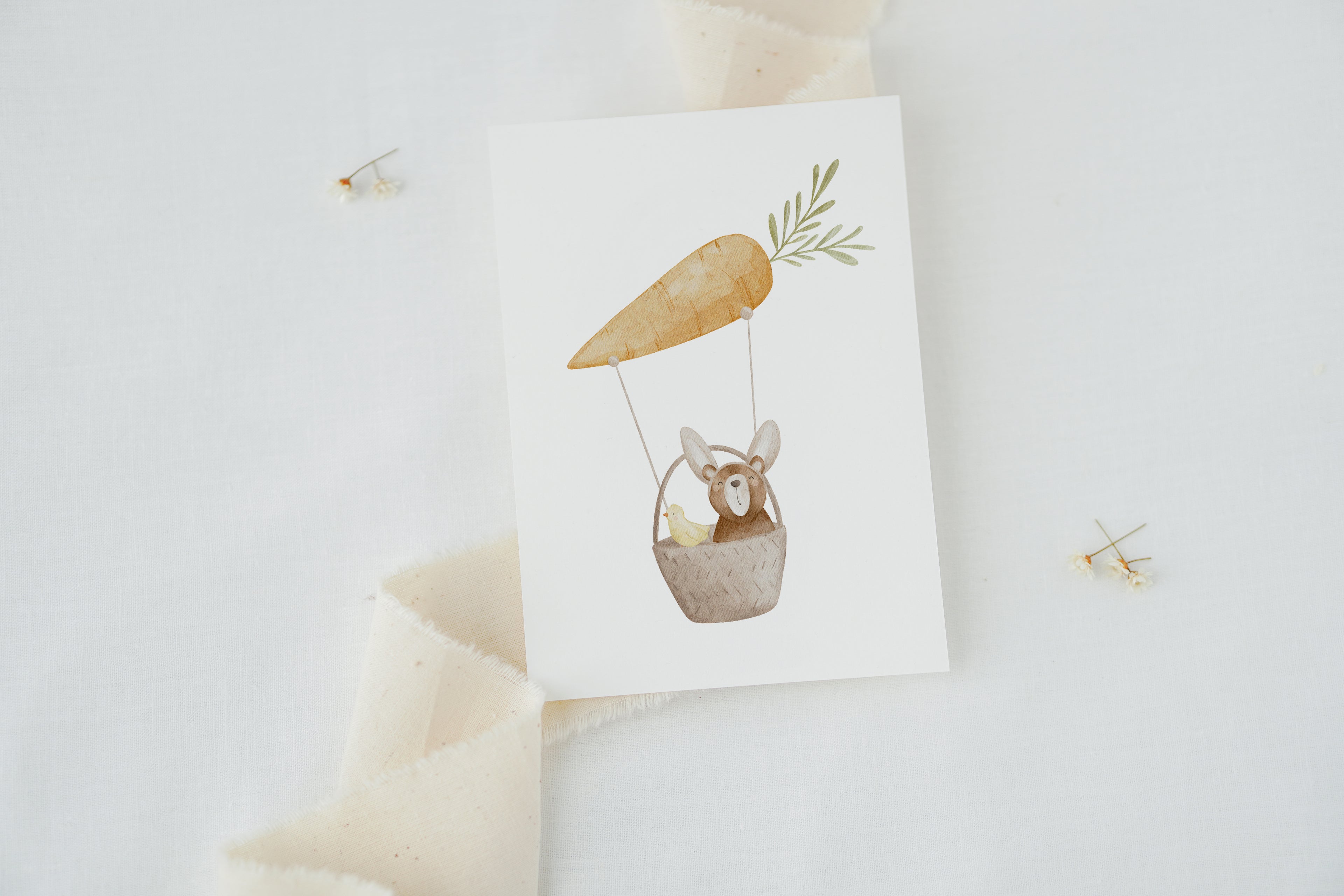 Osterkarte Bär und Küken im Karottenheißluftballon