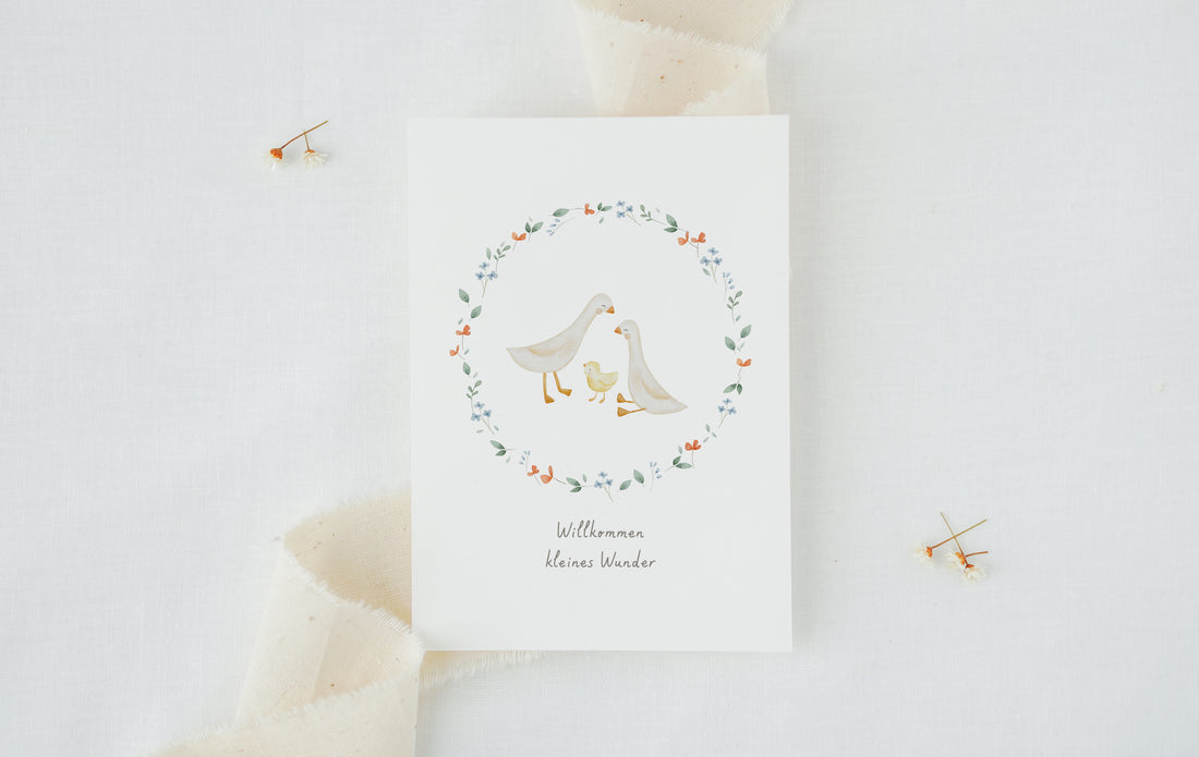 Karte mit Gänsen und Küken „Willkommen kleines Wunder“