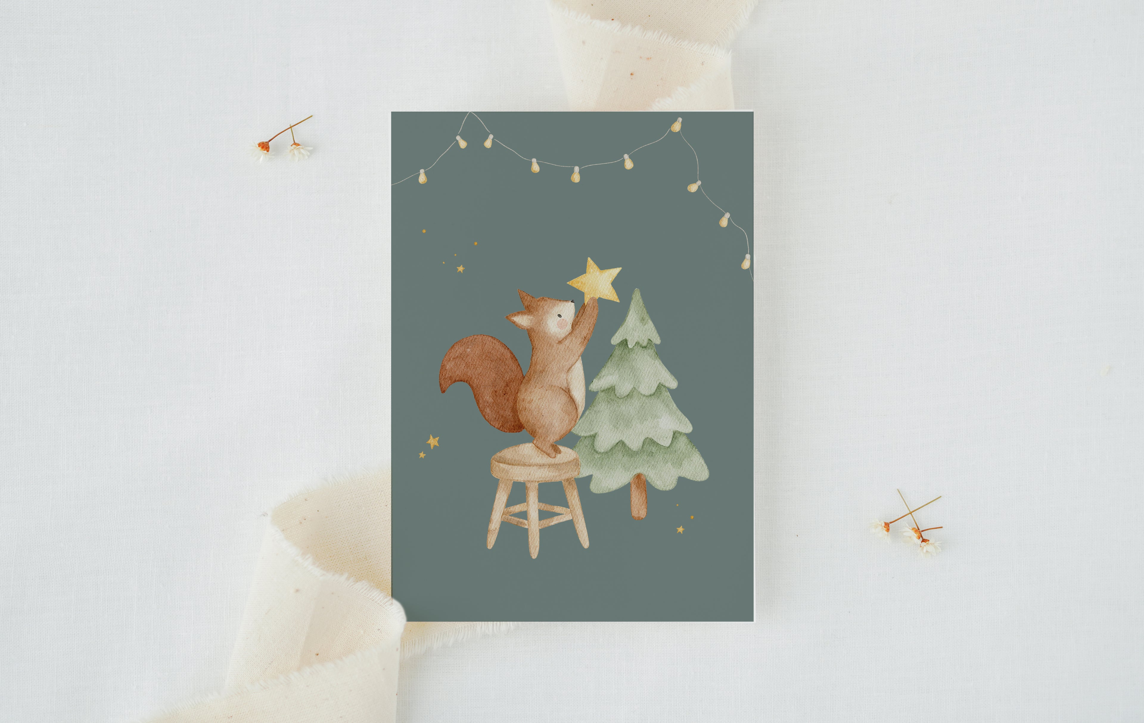 Weihnachtskarte Eichhörnchen mit Tannenbaum / Türkisgrün