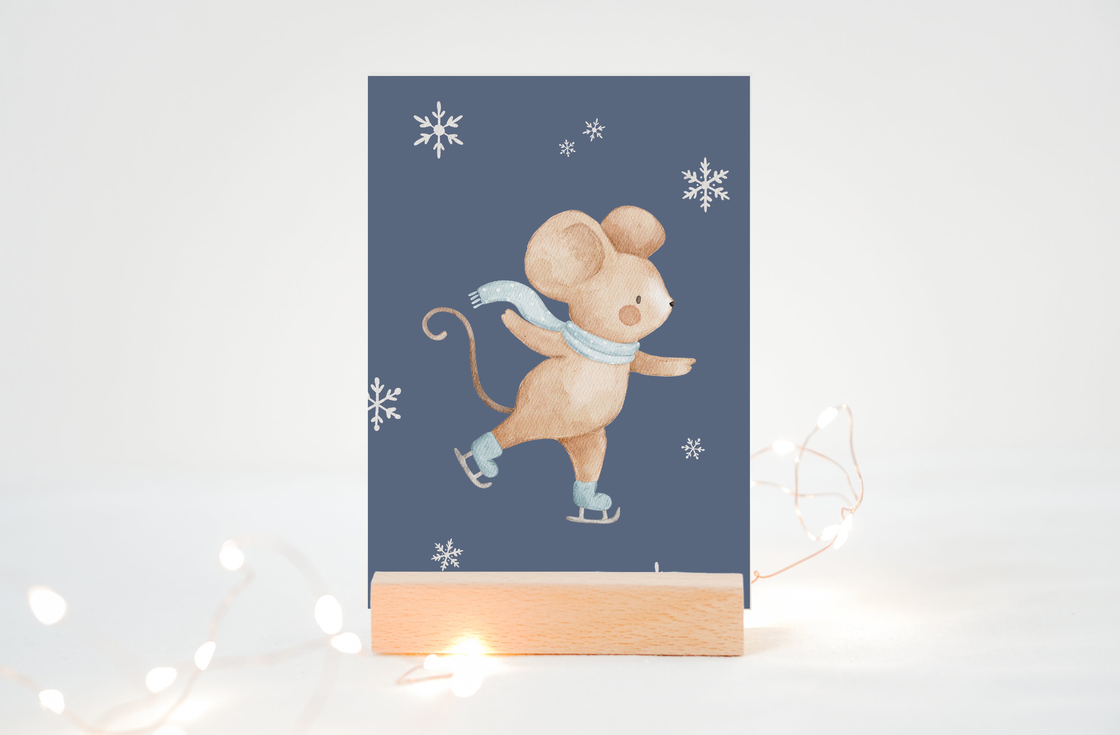 Weihnachtskarte Schlittschuhmaus / Dunkelblau