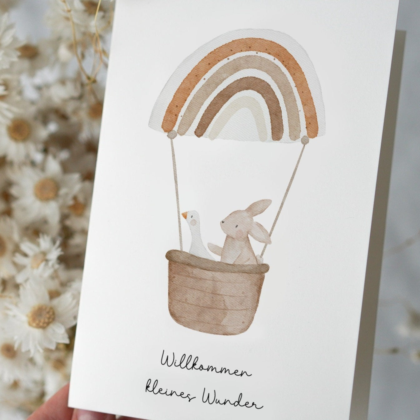 Karte mit Gans und Hase im Regenbogenheißluftballon "Willkommen kleines Wunder"