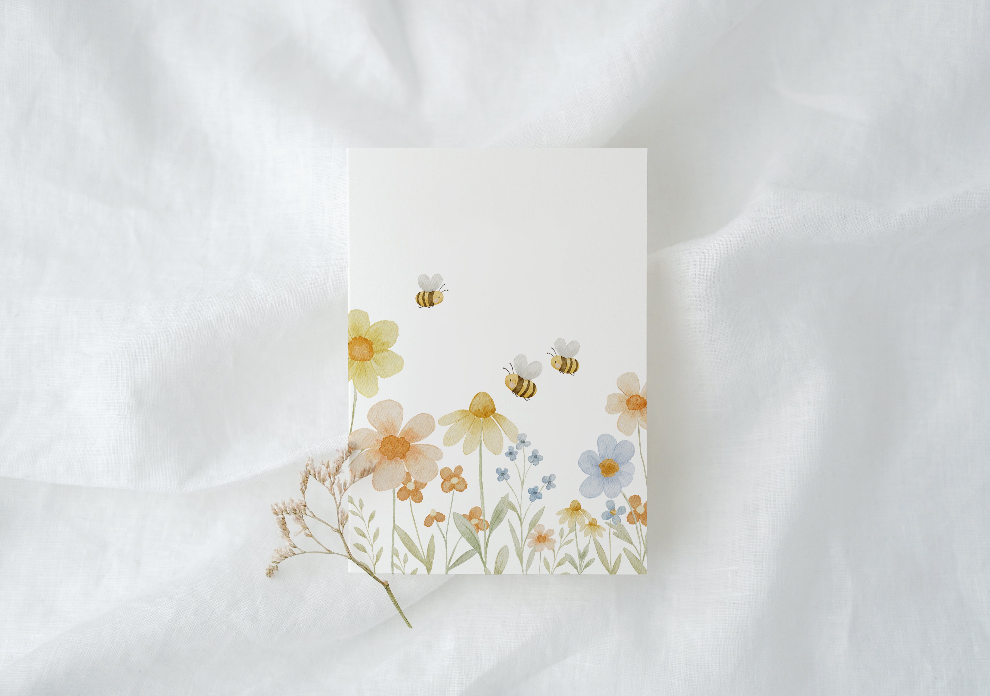 Karte Blumenwiese mit Bienen pastell