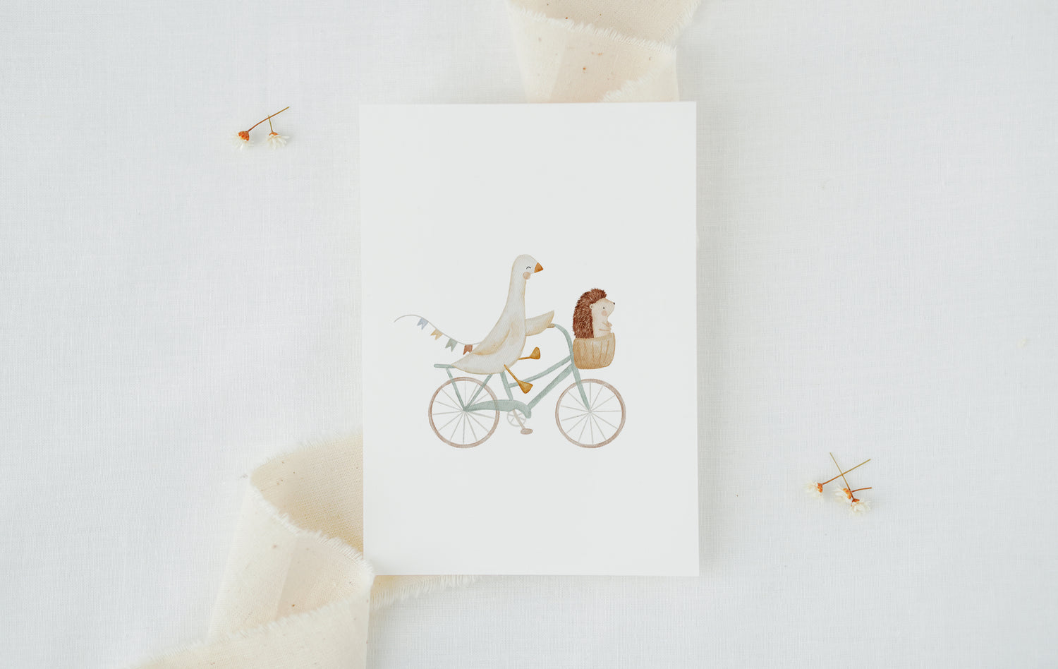 Karte mit Gans &amp; Igel auf Fahrrad