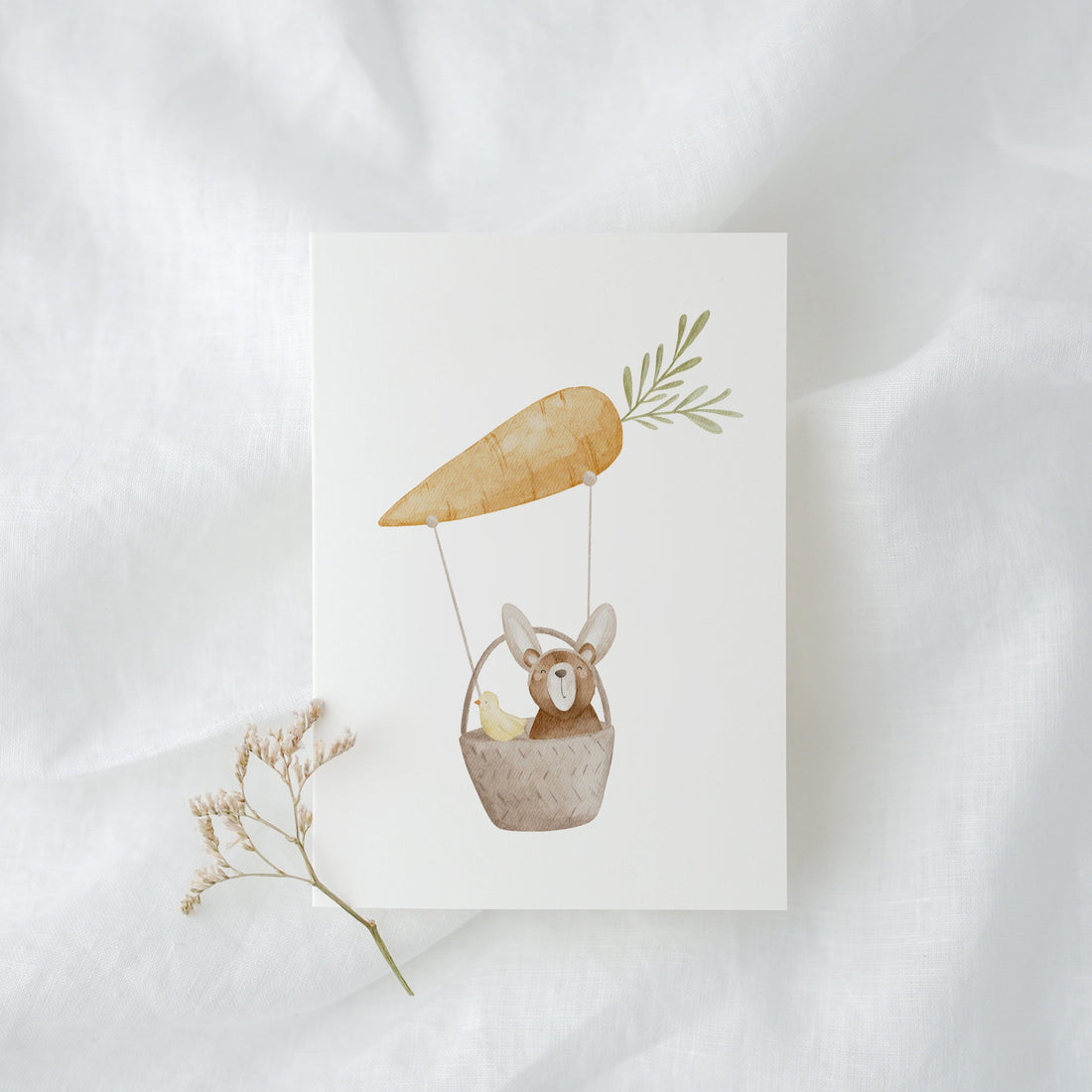 Osterkarte Bär und Küken im Karottenheißluftballon