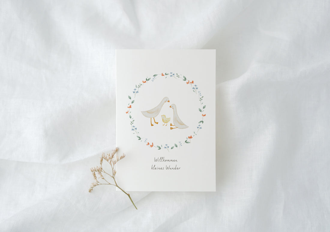 Karte mit Gänsen und Küken „Willkommen kleines Wunder“