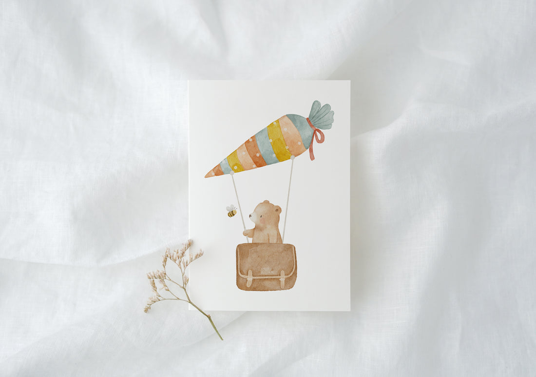 Karte zur Einschulung Bär im Schultüten-Ballon