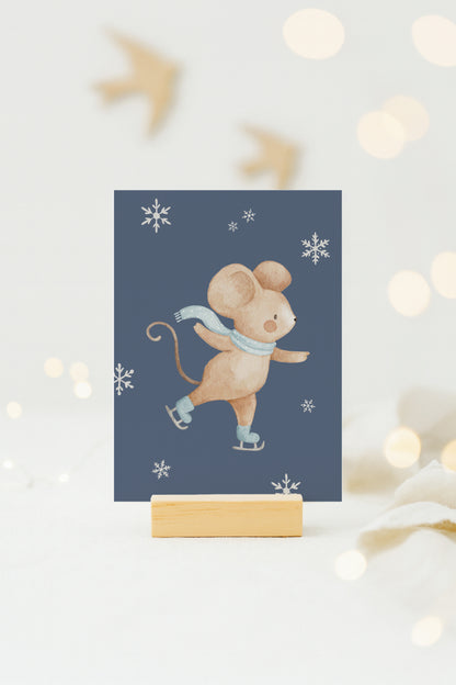 Weihnachtskarte Schlittschuhmaus / Dunkelblau