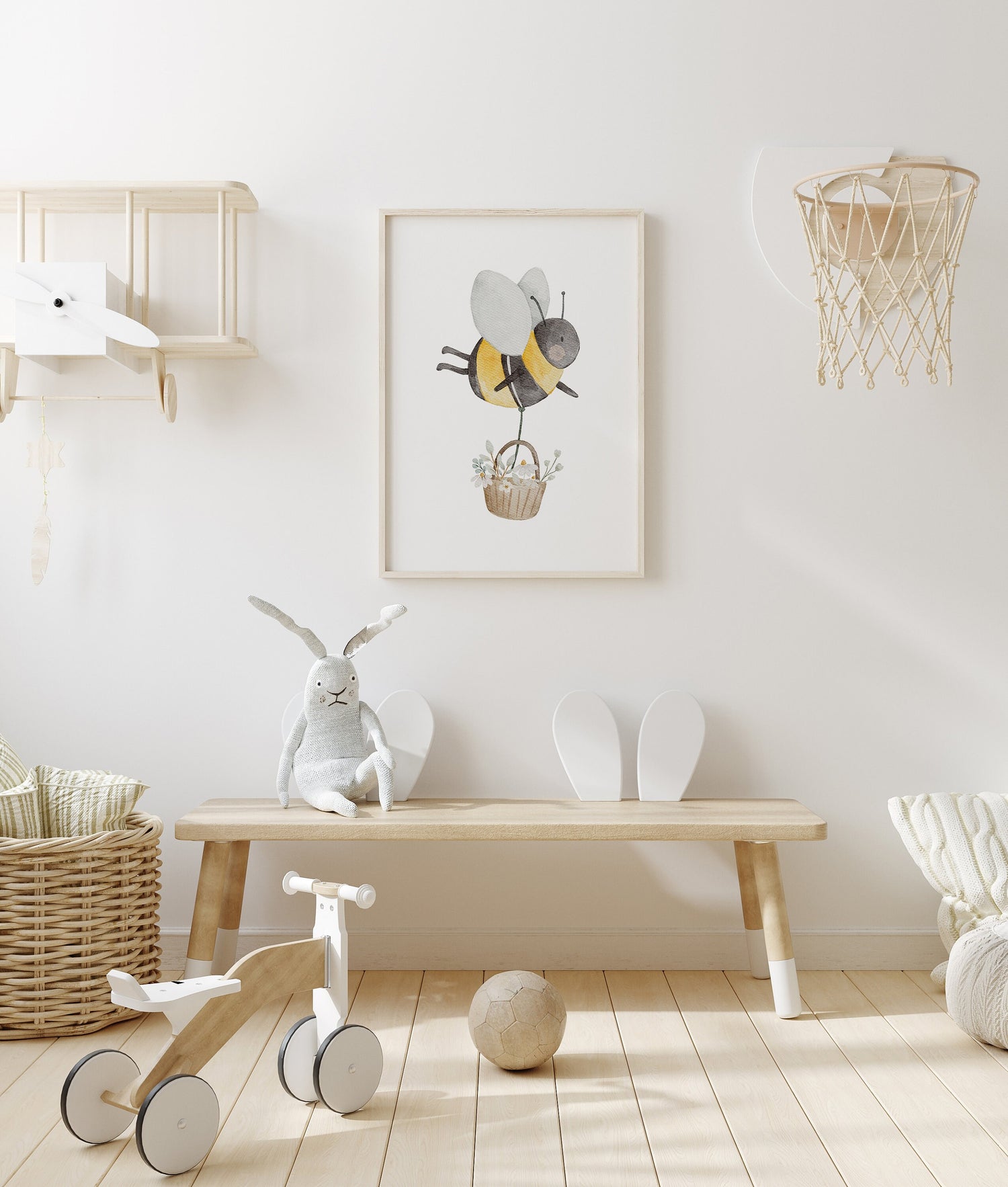 Poster Biene mit Blumenkorb / A4, A3 &amp; A2