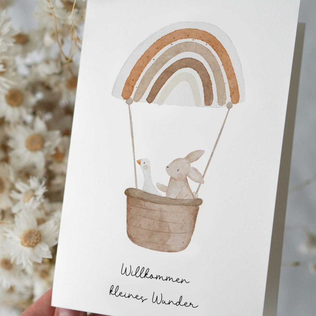 Karte mit Gans und Hase im Regenbogenheißluftballon "Willkommen kleines Wunder"